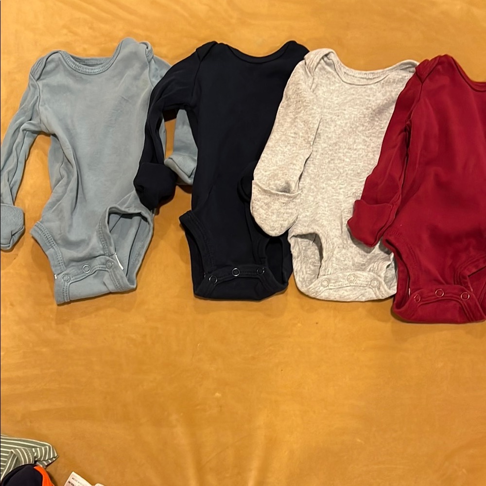Carter's newborn long sleeve onesies bundle of 4